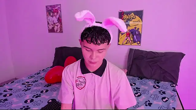 Snapshot of crushnier chatting on 02/17/25, 06:04 crushnier online show from 02/17/25, 06:04