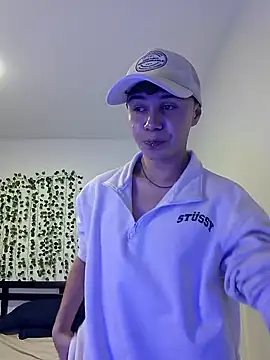 Snapshot of crushnier chatting on 03/06/25, 10:58 crushnier online show from 03/06/25, 10:58