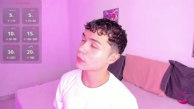 Snapshot of crushnier chatting on 03/13/25, 06:23 crushnier online show from 03/13/25, 06:23