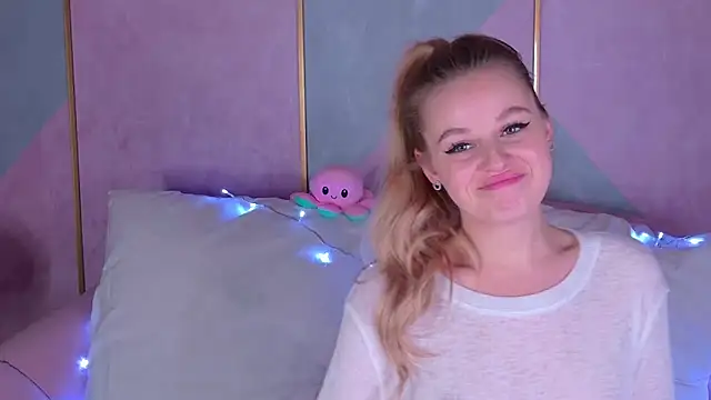 BeatriceEsmont online show from 01/13/25, 04:18