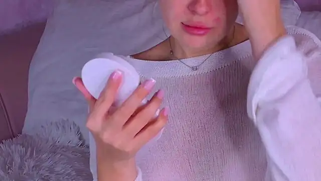 BeatriceEsmont online show from 10/08/25, 07:55