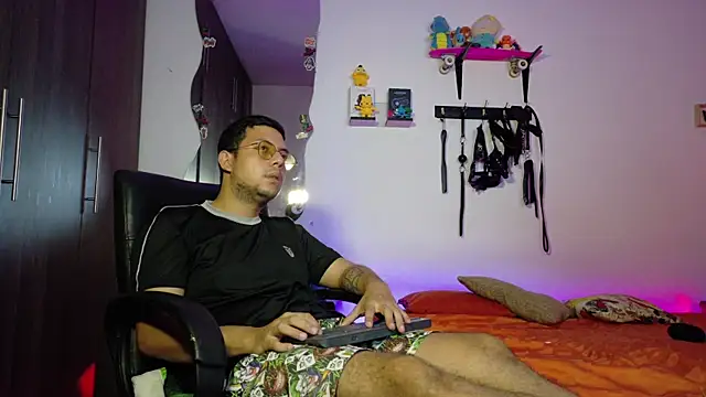 Snapshot of Nymphobuddies chatting on 01/19/26, 12:36 Nymphobuddies online show from 01/19/26, 12:36