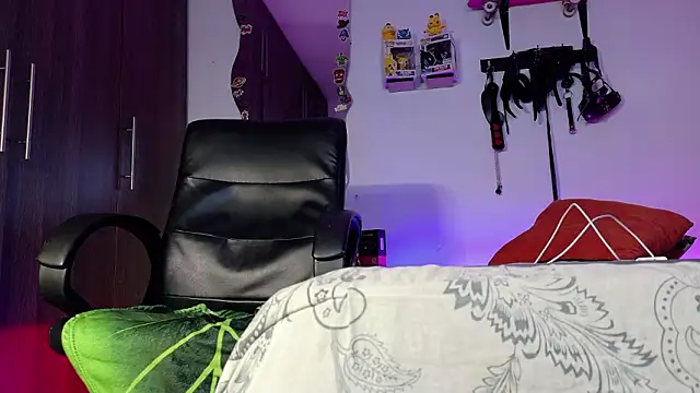 Snapshot of Nymphobuddies chatting on 03/01/26, 04:42 Nymphobuddies online show from 03/01/26, 04:42