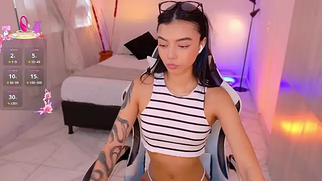 AnabelWolf online show from 10/15/25, 04:51