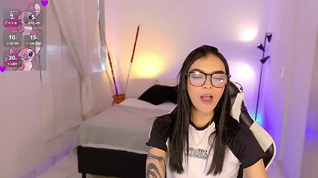 AnabelWolf online show from 10/27/25, 04:33