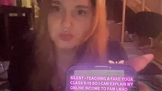 Snapshot of thickgingergoddess chatting on 01/18/25, 02:02 thickgingergoddess online show from 01/18/25, 02:02