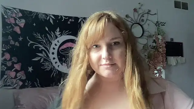 Snapshot of thickgingergoddess chatting on 02/04/25, 08:17 thickgingergoddess online show from 02/04/25, 08:17
