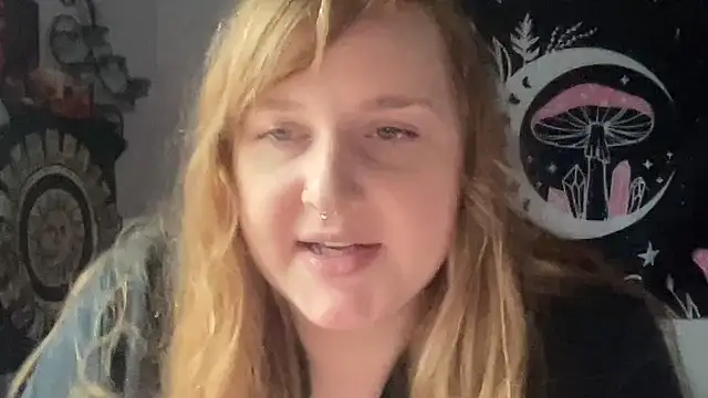 Snapshot of thickgingergoddess chatting on 02/06/25, 08:02 thickgingergoddess online show from 02/06/25, 08:02