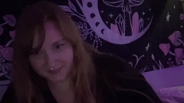 Snapshot of thickgingergoddess chatting on 02/24/25, 08:06 thickgingergoddess online show from 02/24/25, 08:06