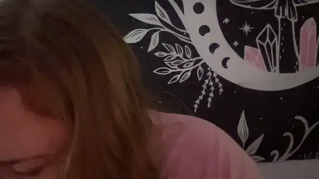 Snapshot of thickgingergoddess chatting on 02/24/25, 08:14 thickgingergoddess online show from 02/24/25, 08:14