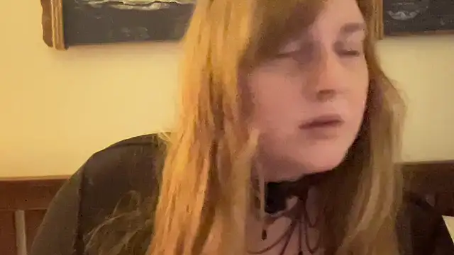 Snapshot of thickgingergoddess chatting on 03/06/25, 08:05 thickgingergoddess online show from 03/06/25, 08:05