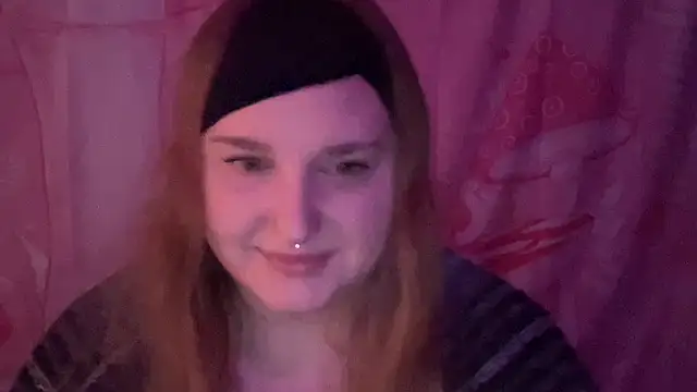 Snapshot of thickgingergoddess chatting on 03/12/25, 05:17 thickgingergoddess online show from 03/12/25, 05:17