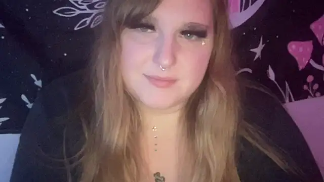 Snapshot of thickgingergoddess chatting on 03/18/25, 03:42 thickgingergoddess online show from 03/18/25, 03:42