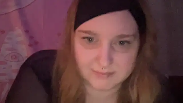Snapshot of thickgingergoddess chatting on 03/22/25, 09:42 thickgingergoddess online show from 03/22/25, 09:42