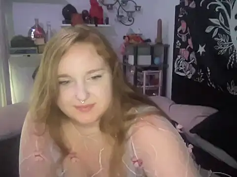 Snapshot of thickgingergoddess chatting on 09/08/25, 06:40 thickgingergoddess online show from 09/08/25, 06:40