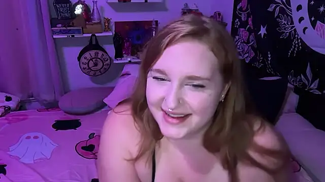 Snapshot of thickgingergoddess chatting on 09/13/25, 01:27 thickgingergoddess online show from 09/13/25, 01:27