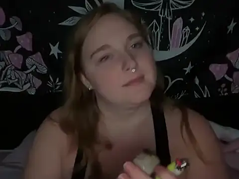 Snapshot of thickgingergoddess chatting on 09/26/25, 03:21 thickgingergoddess online show from 09/26/25, 03:21