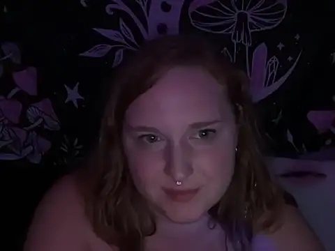 Snapshot of thickgingergoddess chatting on 09/29/25, 05:01 thickgingergoddess online show from 09/29/25, 05:01
