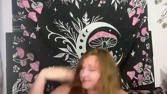 Snapshot of thickgingergoddess chatting on 10/13/25, 11:49 thickgingergoddess online show from 10/13/25, 11:49