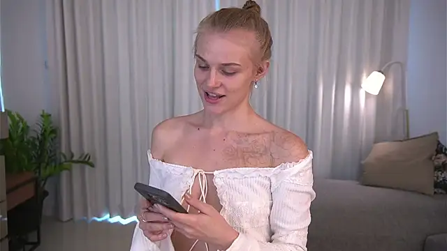 Snapshot of sscarl_ii chatting on 12/17/24, 04:12 sscarl ii online show from 12/17/24, 04:12