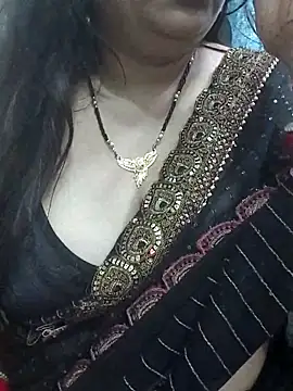 Snapshot of Mayuri77 chatting on 03/11/25, 08:09 Mayuri77 online show from 03/11/25, 08:09