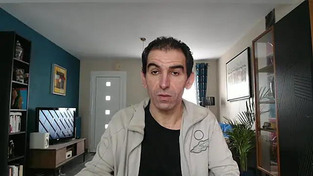 Snapshot of Samir_44200 chatting on 01/29/25, 01:28 Samir 44200 online show from 01/29/25, 01:28