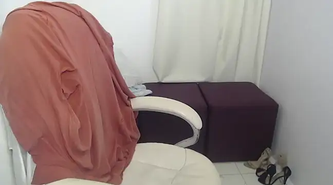 Snapshot of Xileny-Halliwey chatting on 12/06/24, 12:23 Xileny-Halliwey online show from 12/06/24, 12:23