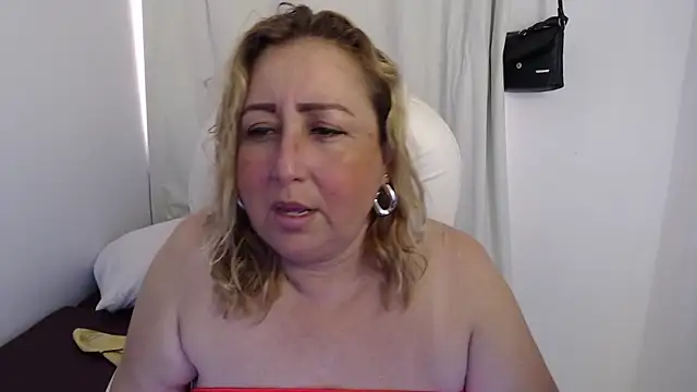 Snapshot of Xileny-Halliwey chatting on 09/18/25, 04:09 Xileny-Halliwey online show from 09/18/25, 04:09