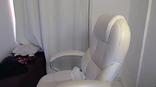 Snapshot of Xileny-Halliwey chatting on 10/17/25, 06:32 Xileny-Halliwey online show from 10/17/25, 06:32