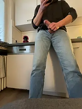 Snapshot of dirtyeeedii chatting on 12/04/25, 01:20 dirtyeeedii online show from 12/04/25, 01:20