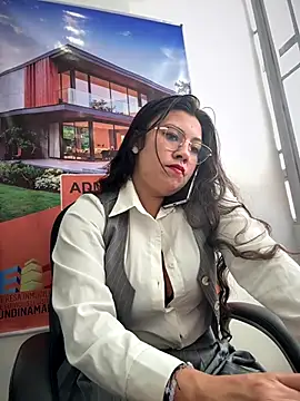 LIZ-06  online show from 12/16/25, 02:44