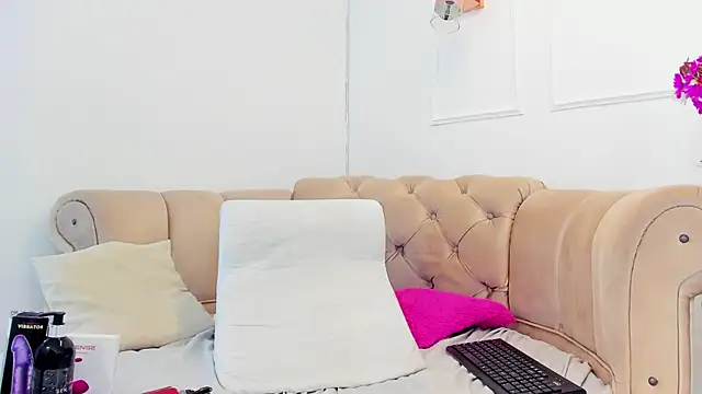 briannaduque online show from 02/16/25, 03:38