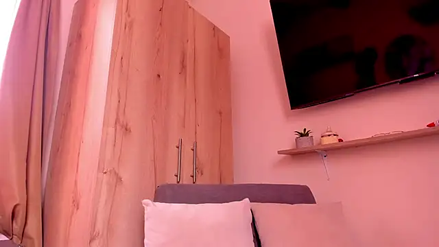 sofiaVelez01 online show from 06/09/26, 05:57