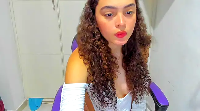 Snapshot of Lily_anal_squirt_ chatting on 12/11/24, 08:18 Lily anal squirt online show from 12/11/24, 08:18