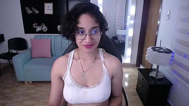Lili Gomez  online show from 03/11/25, 05:02