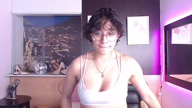Lili Gomez  online show from 10/29/25, 02:30