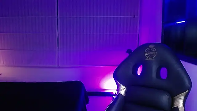 Lili Gomez  online show from 11/26/25, 01:34