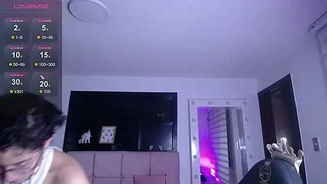 Lili Gomez  online show from 12/20/25, 10:44