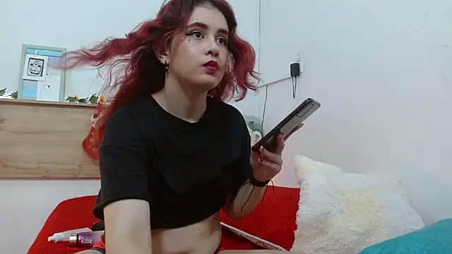 Snapshot of Emyli_rousse_ chatting on 12/15/24, 01:11 Emyli rousse online show from 12/15/24, 01:11