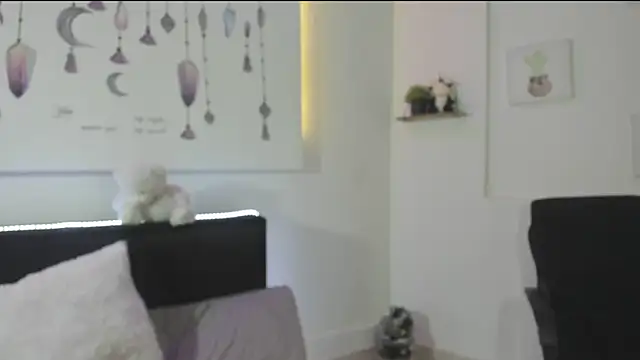 Snapshot of Emyli_rousse_ chatting on 12/18/24, 04:49 Emyli rousse online show from 12/18/24, 04:49