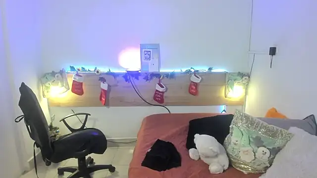 Snapshot of Emyli_rousse_ chatting on 12/21/24, 01:42 Emyli rousse online show from 12/21/24, 01:42