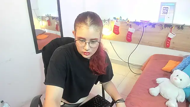 Snapshot of Emyli_rousse_ chatting on 12/24/24, 01:28 Emyli rousse online show from 12/24/24, 01:28