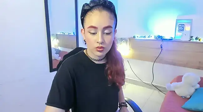 Snapshot of Emyli_rousse_ chatting on 01/04/25, 02:04 Emyli rousse online show from 01/04/25, 02:04