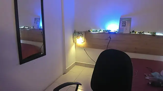 Snapshot of Emyli_rousse_ chatting on 01/09/25, 07:18 Emyli rousse online show from 01/09/25, 07:18