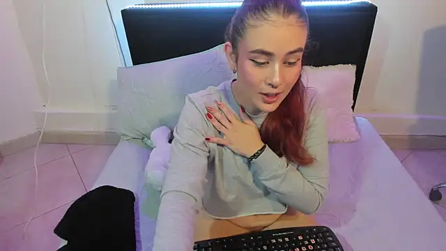 Snapshot of Emyli_rousse_ chatting on 01/11/25, 01:22 Emyli rousse online show from 01/11/25, 01:22