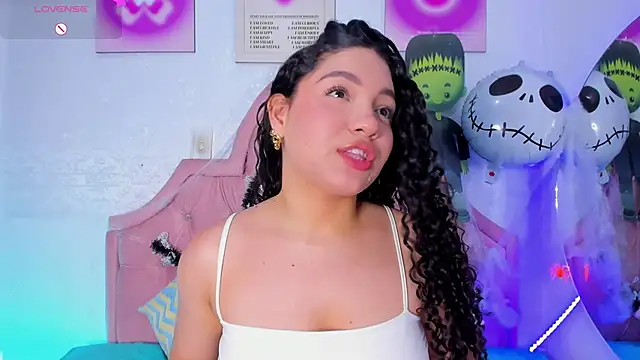 amandalee01 online show from 10/25/25, 06:46