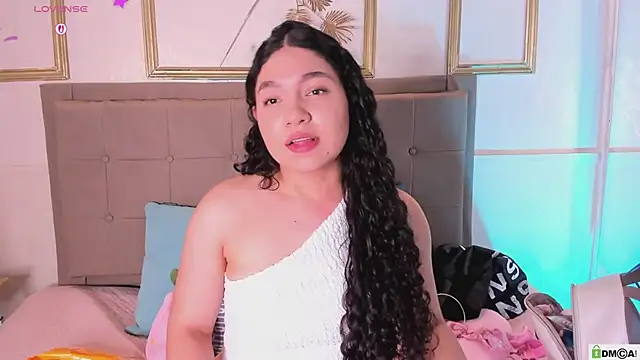 amandalee01 online show from 06/05/26, 09:53