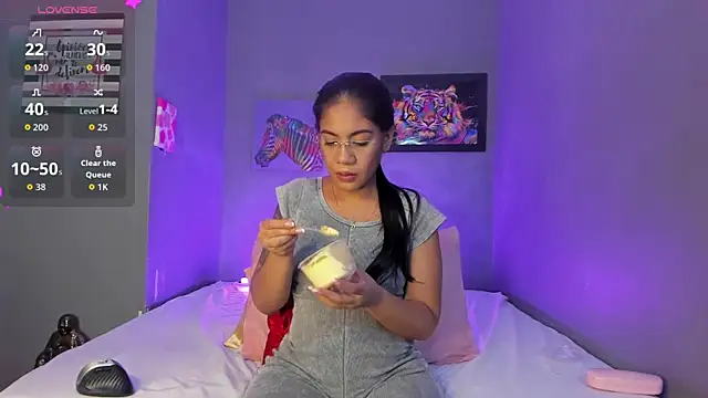 PammelaRoss1 online show from 11/29/25, 05:05