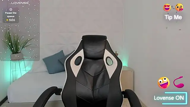 stephanya  online show from 03/11/25, 07:03