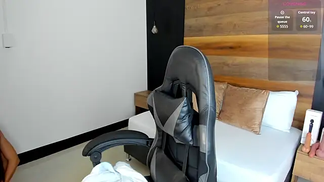 stephanya  online show from 10/13/25, 07:25